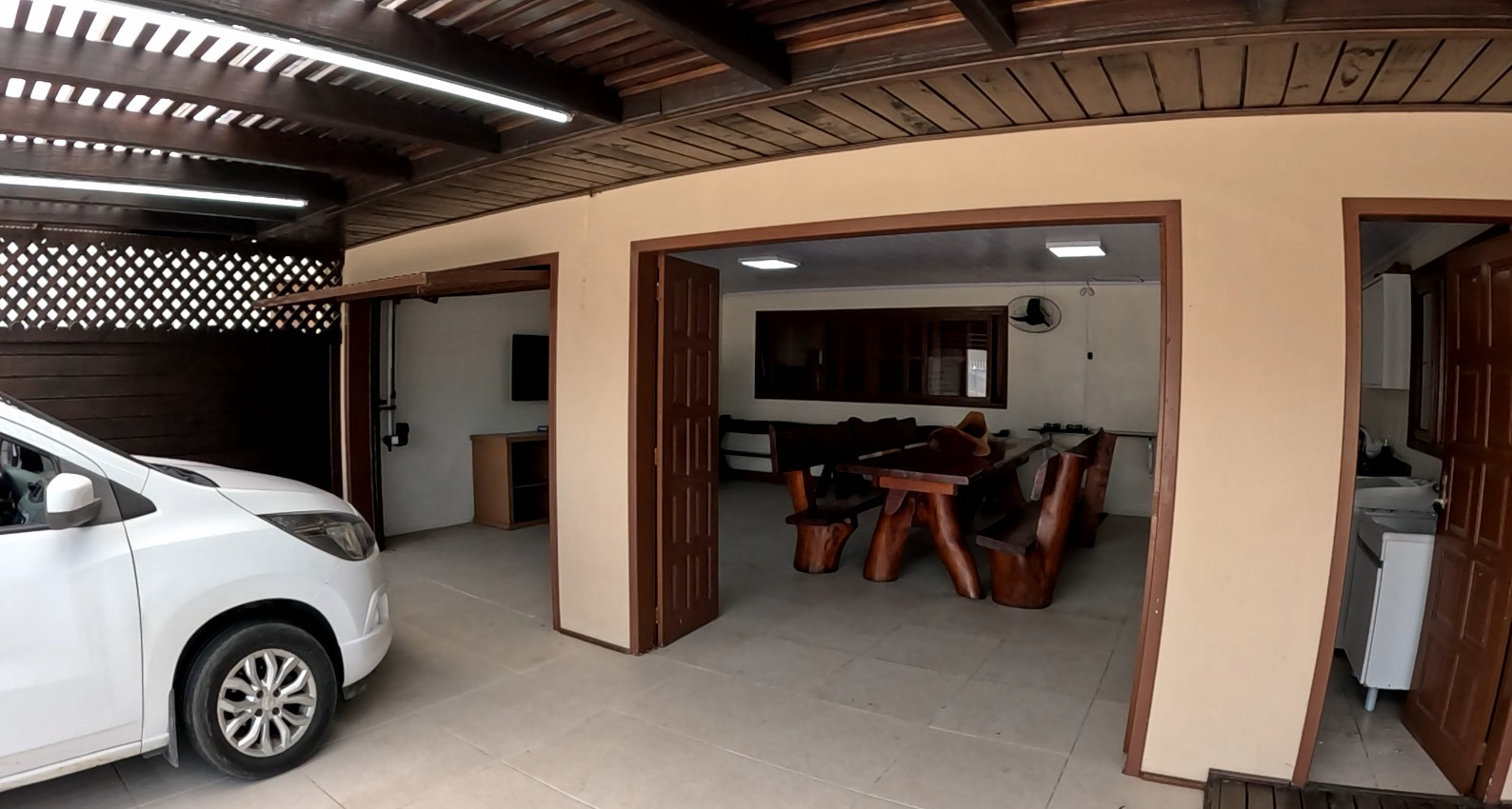Covered garage and gourmet area